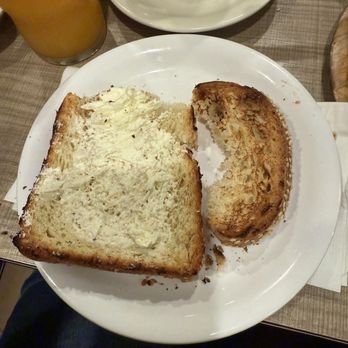 Lou Mitchell's - Homemade Greek Toast - Breakfast & Brunch Near Me - Chicago, Illinois