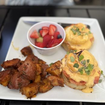 Fambrini's Cafe - Eggs Benedict - Sandwiches Near Me - Palo Alto, California Fambrini's Cafe - Eggs Benedict - Sandwiches Near Me - Palo Alto, California