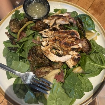 Dock 17 - spinach salad with grilled chicken. - Breakfast & Brunch Near Me - Clarksville, Tennessee Dock 17 - spinach salad with grilled chicken. - Breakfast & Brunch Near Me - Clarksville, Tennessee