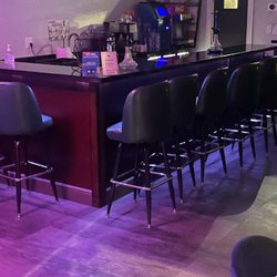 Kolo Restaurant & Lounge - A nice and clean bar for a pleasant evening.
