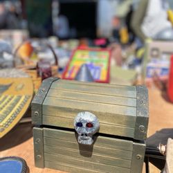 Alemany Flea Market - Wow nice chest for $5
