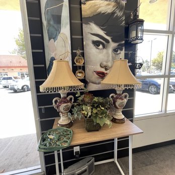 Goodwill SoCal Boutique / Donation Center - Community Service/Non-Profit Near Me - Temecula, California