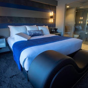Axis Chicago - Hotels Near Me - Chicago, Illinois