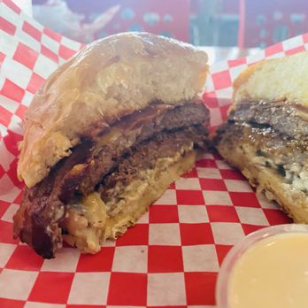 Gourmeltz - Smokehouse Bacon Blue Burger - Sandwiches Near Me - Fredericksburg, Virginia