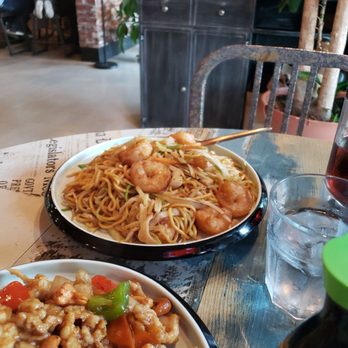 Cafe Wang - Shrimp chow main - Dim Sum Near Me - La Verne, California