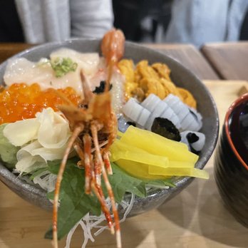 Maguro - Sushi Bars Near Me - Brookline, Massachusetts