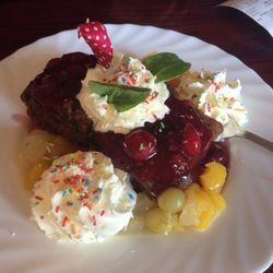 Hotel Restauracja Anka Anna Mrozińska Łuckiewicz - Brownie mit Sahne.