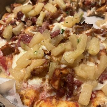 D'Oro Pizza Bar - Pizza, gluten free thin n crispy crust, bacon, pineapple, bbq chicken - Pizza Near Me - Miami, Florida D'Oro Pizza Bar - Pizza, gluten free thin n crispy crust, bacon, pineapple, bbq chicken - Pizza Near Me - Miami, Florida