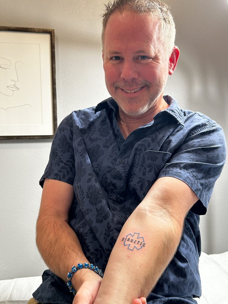 Tats by M Logo