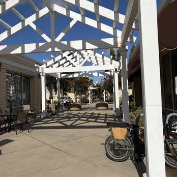 Tiny Croissanterie - Courtyard to back parking lot - Coffee & Tea Near Me - Sunnyvale, California