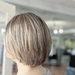 Sahars Beauty Bar - Full highlight and rounded bob haircut