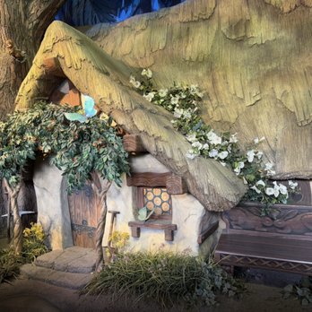 Snow White's Enchanted Wish - Snow White cottage - Amusement Parks Near Me