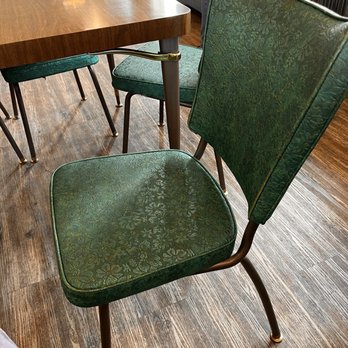 The Blythe Cricket - Very comfortable retro chairs & tables - Breakfast & Brunch Near Me - Joseph, Oregon