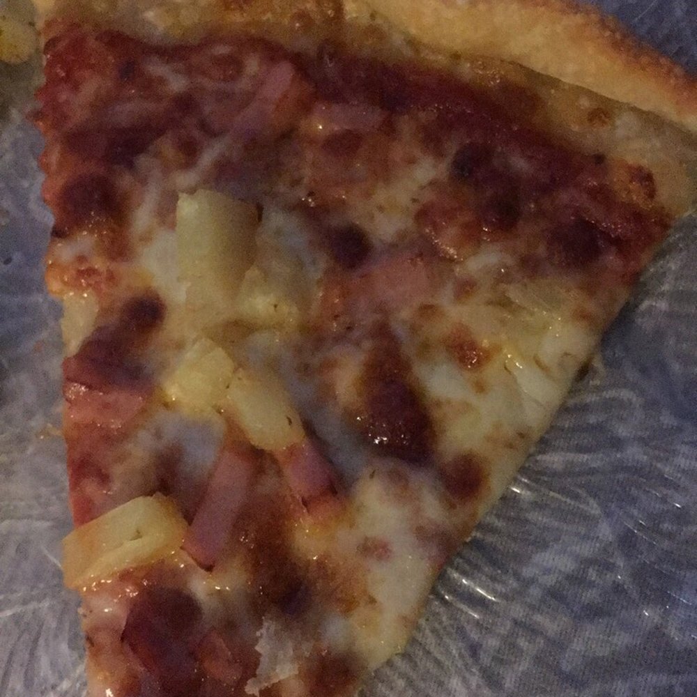Tweedo's Pizza - a slice of pizza on a plate - Ice Cream & Frozen Yogurt Near Me - Ashburnham, Massachusetts