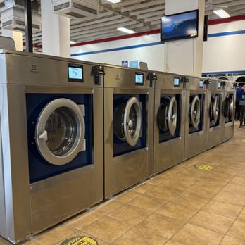 SuperSuds Laundromat - Large high-speed washers - Laundromat Near Me - Richmond, Virginia SuperSuds Laundromat - Large high-speed washers - Laundromat Near Me - Richmond, Virginia