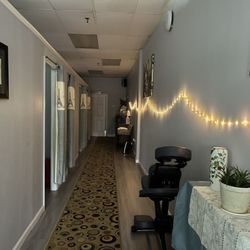Deja Vu Foot Spa - This is the corridor of massage work area, which is warm and romantic.
