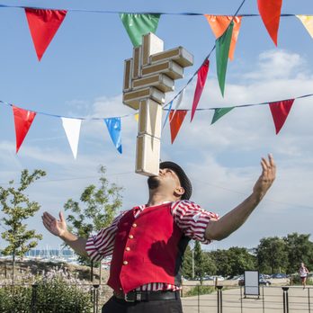 The Amazing Dharmesh, the Juggler - Balancing 9 boxes on a beautiful Chicago day for a company picnic - Performing Arts Near Me The Amazing Dharmesh, the Juggler - Balancing 9 boxes on a beautiful Chicago day for a company picnic - Performing Arts Near Me