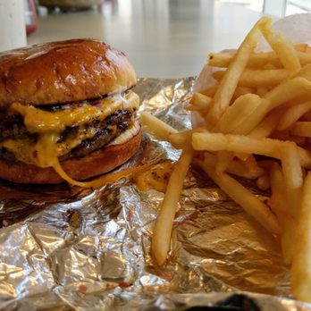 Small Cheval- Riverside - Cheeseburger & Fries - Burgers Near Me - Chicago, Illinois