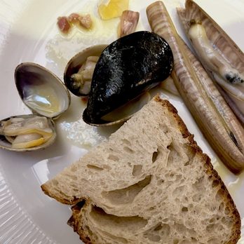 Passadís del Pep - Clams and mussels - Mediterranean Near Me - Barcelona, B Passadís del Pep - Clams and mussels - Mediterranean Near Me - Barcelona, B