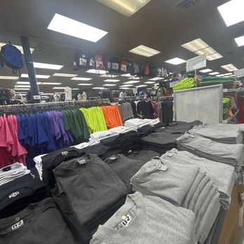 Top To Bottom - Men's Clothing Near Me - Tigard, Oregon