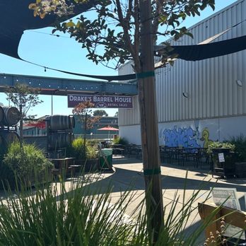 Drake's Barrel House - Pretty patio - Breweries Near Me - San Leandro, California Drake's Barrel House - Pretty patio - Breweries Near Me - San Leandro, California