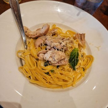 Doolittles Woodfire Grill - 06.01.23 Fettucine Alfredo - New American Near Me - Fargo, North Dakota