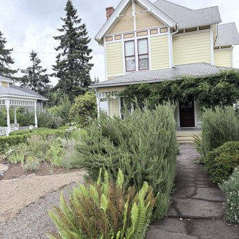 Edward Adams House B&B - Bed & Breakfast Near Me - Silverton, Oregon Edward Adams House B&B - Bed & Breakfast Near Me - Silverton, Oregon