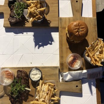 Lavelle - Wagyu Mac Burger and Steak & Frites - Lounges Near Me - Toronto, Ontario