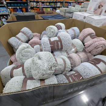 WINCO - Goodyear - Fuzzy blankets - Grocery Near Me - Goodyear, Arizona