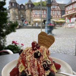 Eiscafe Chintemi - Waldfrucht Spaghetti Eis