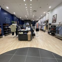 Untuckit - Inside of store from entrance