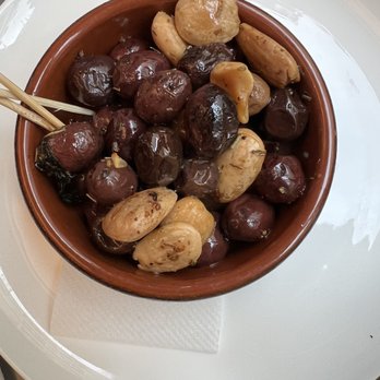 Café de Mars - Olives and almonds - French Near Me - Paris, 75