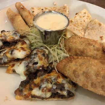 Guadalajara Del Centro - Appetizer combo platters - empanadas, flautas, nachos and quesadillas - Mexican Near Me - Houston, Texas Guadalajara Del Centro - Appetizer combo platters - empanadas, flautas, nachos and quesadillas - Mexican Near Me - Houston, Texas