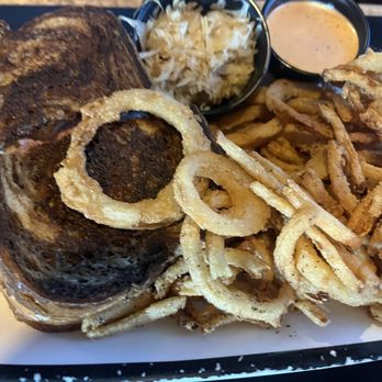 Fat Katz - Ruben/onion rings - New American Near Me - Fort Myers, Florida