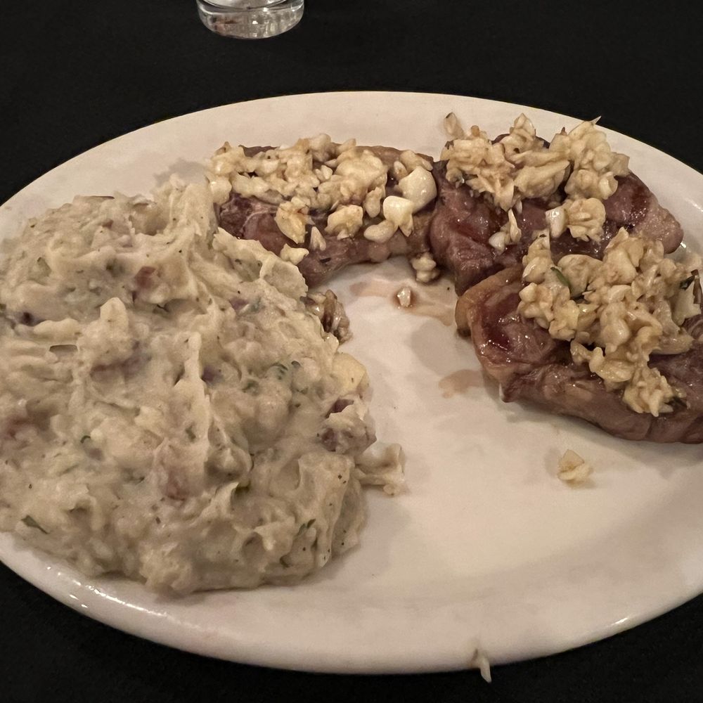 Ormacheas Basque House - Lamb chops with mashed potatoes. Can you see all the garlic on the chops? - Basque Near Me - Winnemucca, Nevada Ormacheas Basque House - Lamb chops with mashed potatoes. Can you see all the garlic on the chops? - Basque Near Me - Winnemucca, Nevada