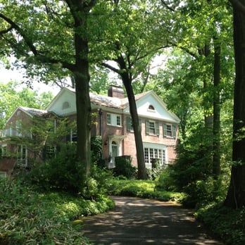 Riverdale Park - Not in the park but houses like this boarder the park making it one of the most beautiful and quiet neighborhoods in the city - Parks Near Me - The Bronx, New York Riverdale Park - Not in the park but houses like this boarder the park making it one of the most beautiful and quiet neighborhoods in the city - Parks Near Me - The Bronx, New York