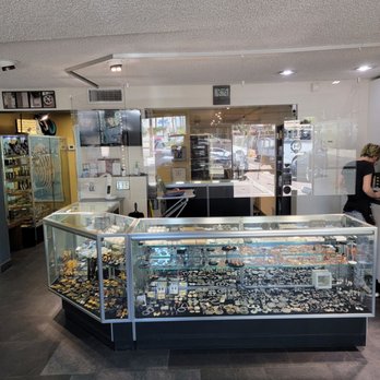 Halo Precision Piercing & Jewelry - Inside - Piercing Near Me - Phoenix, Arizona