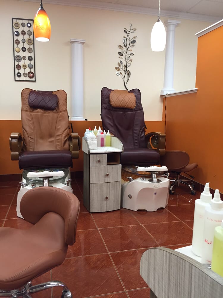 DELUXE NAILS & SPA Updated September 2024 15 Reviews 344 N Main