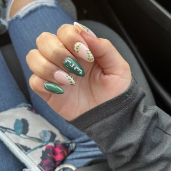 Aura Nails - Graduation Nails - Nail Salons Near Me - San Antonio, Texas