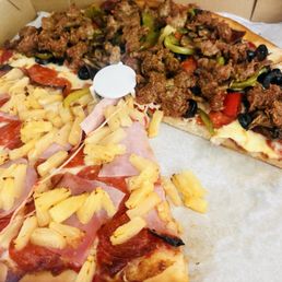 Half Hawaiian and half meat lovers supreme pizza Half Hawaiian and half meat lovers supreme pizza