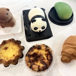 Very cute desserts! Highly recommend the $1 croissant. Very cute desserts! Highly recommend the $1 croissant.