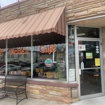 Grandma Vickie's Cafe - Front of Vicki's Cafe - Diners Near Me - Lake Geneva, Wisconsin