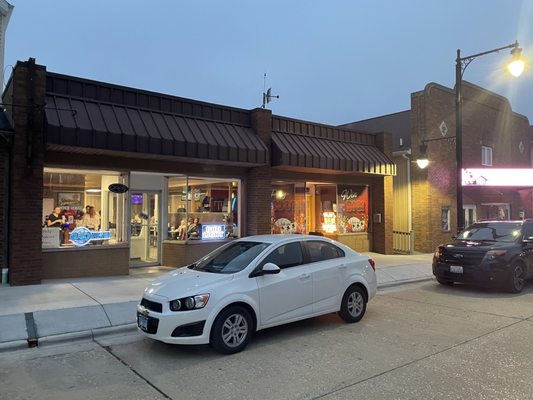 White House Tavern by null