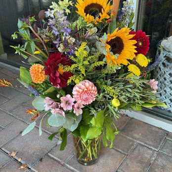 Flowers Beautiful - Big and showy Fall arrangement - Florists Near Me - Delta, British Columbia