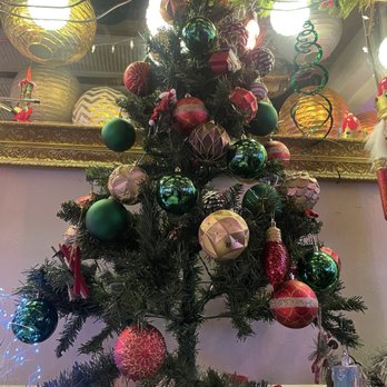 Amore E Amore - Christmas decor - Italian Near Me - Atlanta, Georgia Amore E Amore - Christmas decor - Italian Near Me - Atlanta, Georgia