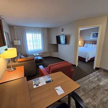 TownePlace Suites by Marriott Sioux Falls - 1 bedroom, 2 room suite with King size bed - Hotels Near Me - Sioux Falls, South Dakota TownePlace Suites by Marriott Sioux Falls - 1 bedroom, 2 room suite with King size bed - Hotels Near Me - Sioux Falls, South Dakota