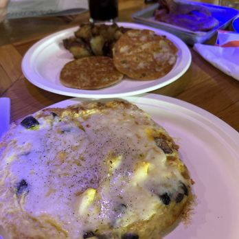 Shannon View Inn - Carpenter omelette, grilled English muffin, side of home fries, and bacon, this is amazing - Irish Pub Near Me - Warwick, Rhode Island
