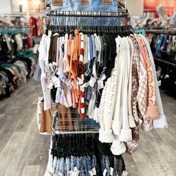 Plato's Closet - Used, Vintage & Consignment Near Me - Dayton, Ohio