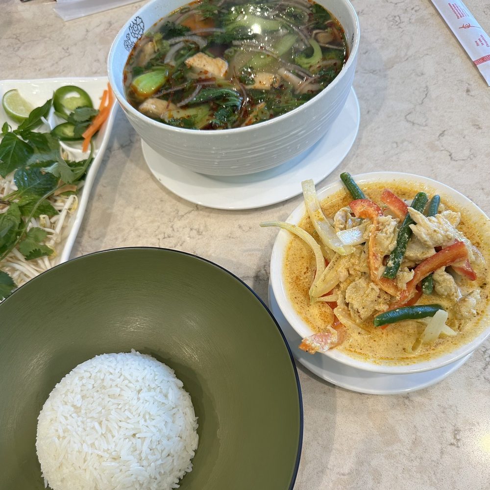 V Bistro - Spicy pho and chicken curry - Vietnamese Near Me - Conroe, Texas V Bistro - Spicy pho and chicken curry - Vietnamese Near Me - Conroe, Texas