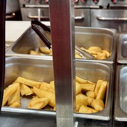 Palacio De Peru - Yucca and chips from the line